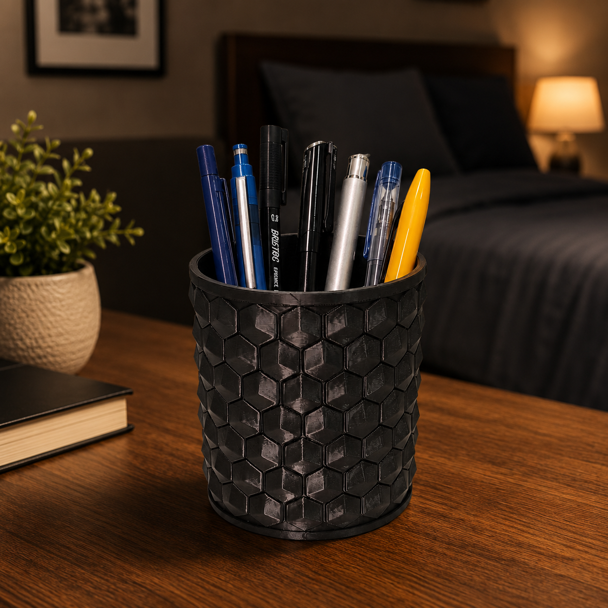 Wublue The Obsidian – Modern Desk Pen Holder